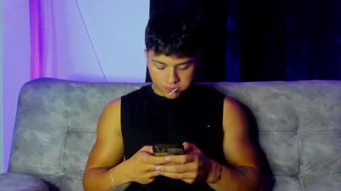 noah_223 online show from December 15, 4:28 am