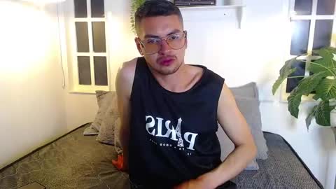 Snapshot of noah__20 chatting on October 31, 1:50 am Noah online show from October 31, 1:50 am