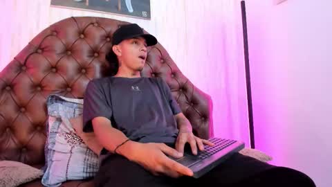 Snapshot of noah_blake0 chatting on October 20, 2:23 am Noah Blake online show from October 20, 2:23 am