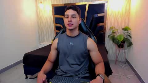 Snapshot of noah_clarkk chatting on April 29, 3:38 pm Noah online show from April 29, 3:38 pm