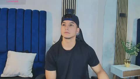 Snapshot of noah_clarkk chatting on May 19, 5:41 pm Noah online show from May 19, 5:41 pm