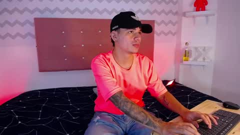 Snapshot of noah_coleman__ chatting on January 8, 1:32 am NOAH online show from January 8, 1:32 am