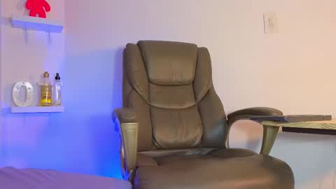 Snapshot of noah_coleman__ chatting on January 10, 2:57 am NOAH online show from January 10, 2:57 am