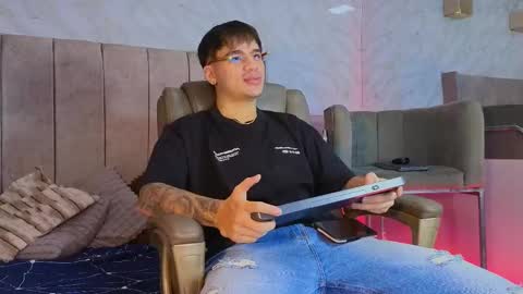 Snapshot of noah_coleman__ chatting on February 9, 10:21 pm NOAH online show from February 9, 10:21 pm