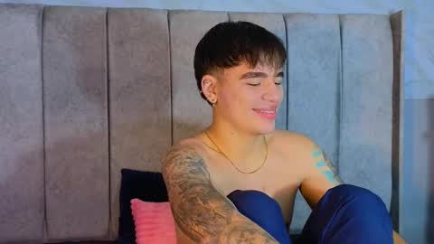 Snapshot of noah_coleman__ chatting on February 15, 2:37 am NOAH online show from February 15, 2:37 am