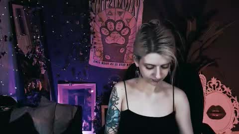 Snapshot of noah_elmer chatting on December 2, 5:19 pm REAL name LiaDM are always open online show from December 2, 5:19 pm