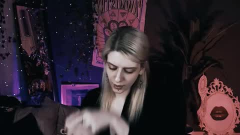 Snapshot of noah_elmer chatting on December 4, 5:21 pm REAL name LiaDM are always open online show from December 4, 5:21 pm