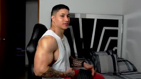 Snapshot of noah_harris01 chatting on December 2, 10:34 pm Noah Harris01 online show from December 2, 10:34 pm