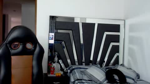 Snapshot of noah_harris01 chatting on December 19, 10:00 pm Noah Harris01 online show from December 19, 10:00 pm