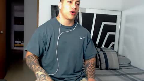 Snapshot of noah_harris01 chatting on February 10, 11:46 am Noah Harris01 online show from February 10, 11:46 am