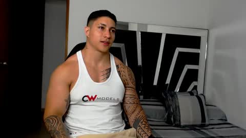 Snapshot of noah_harris01 chatting on February 18, 11:19 pm Noah Harris01 online show from February 18, 11:19 pm