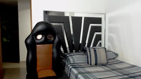 Snapshot of noah_harris01 chatting on September 19, 9:43 am Noah Harris01 online show from September 19, 9:43 am