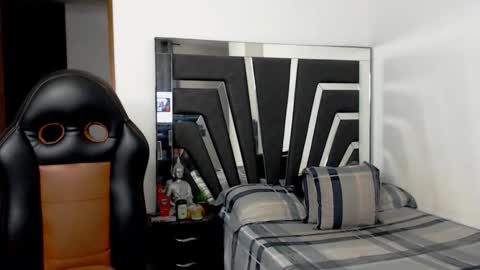 Snapshot of noah_harris01 chatting on October 23, 11:57 pm Noah Harris01 online show from October 23, 11:57 pm