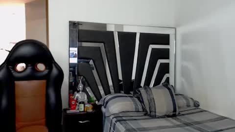 Snapshot of noah_harris01 chatting on November 6, 2:18 pm Noah Harris01 online show from November 6, 2:18 pm