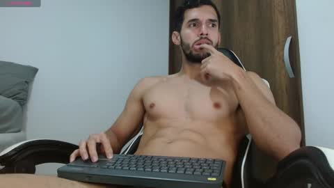Snapshot of noah_jhonsonn chatting on January 28, 10:23 am Noah online show from January 28, 10:23 am
