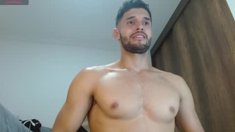 Snapshot of noah_jhonsonn chatting on February 1, 2:05 am Noah online show from February 1, 2:05 am