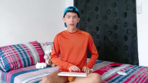 noah tyler  online show from November 19, 5:35 pm