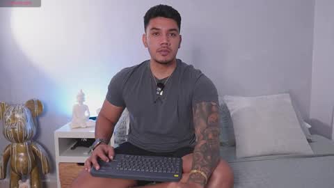 Noah Avery online show from January 15, 9:51 pm