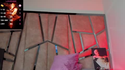Snapshot of noahcrux chatting on December 14, 7:46 pm Noah online show from December 14, 7:46 pm