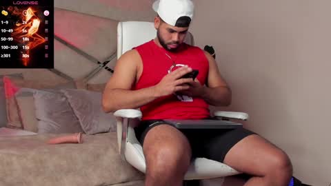 Snapshot of noahcrux chatting on December 26, 4:04 pm Noah online show from December 26, 4:04 pm