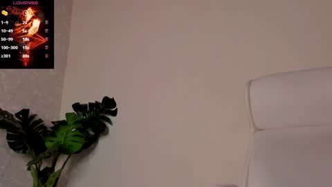 Snapshot of noahcrux chatting on December 30, 6:27 pm Noah online show from December 30, 6:27 pm