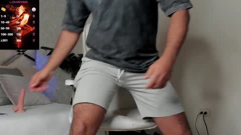 Snapshot of noahcrux chatting on January 7, 12:31 pm Noah online show from January 7, 12:31 pm