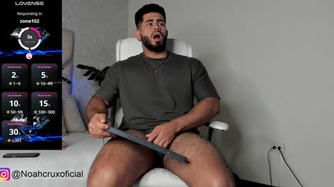 Snapshot of noahcrux chatting on January 22, 1:42 pm Noah online show from January 22, 1:42 pm