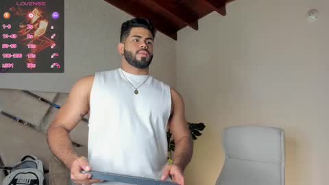 Snapshot of noahcrux chatting on February 11, 4:02 pm Noah online show from February 11, 4:02 pm