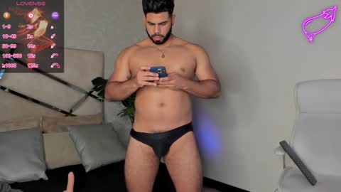 Snapshot of noahcrux chatting on February 25, 1:50 pm Noah online show from February 25, 1:50 pm