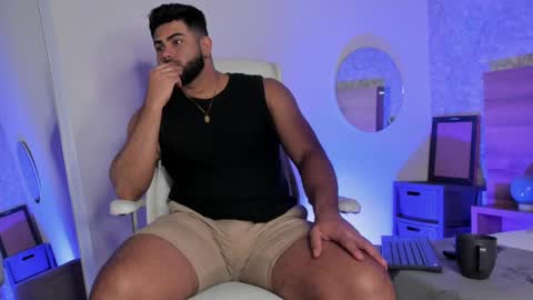 Snapshot of noahcrux chatting on March 8, 1:25 pm Noah online show from March 8, 1:25 pm