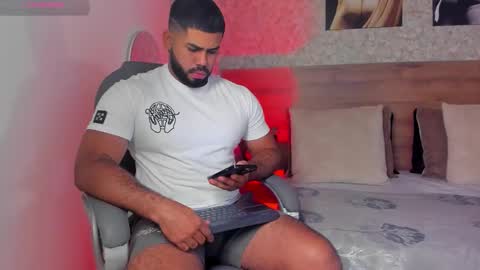 Snapshot of noahcrux chatting on September 19, 7:58 pm Noah online show from September 19, 7:58 pm