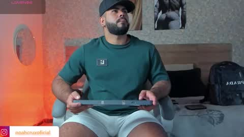 Snapshot of noahcrux chatting on October 10, 7:57 pm Noah online show from October 10, 7:57 pm