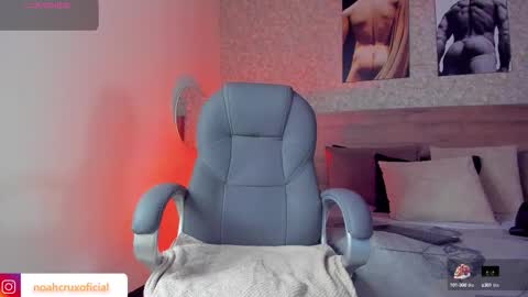 Snapshot of noahcrux chatting on October 18, 11:55 am Noah online show from October 18, 11:55 am