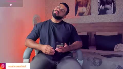 Snapshot of noahcrux chatting on October 23, 9:02 pm Noah online show from October 23, 9:02 pm