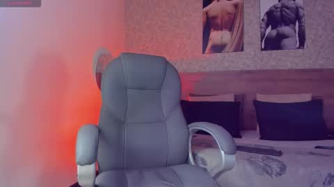 Snapshot of noahcrux chatting on October 24, 12:01 pm Noah online show from October 24, 12:01 pm