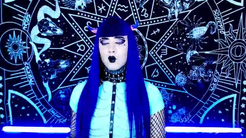 Snapshot of noamy_666 chatting on November 25, 1:27 am caroline online show from November 25, 1:27 am