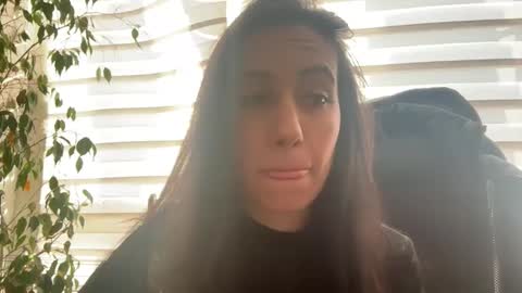 Snapshot of noemitaboo chatting on December 18, 12:33 pm NoemiTaboo online show from December 18, 12:33 pm