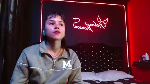 Snapshot of noha_thomson chatting on December 17, 7:20 pm Noha Thomson online show from December 17, 7:20 pm