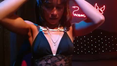 Noha Thomson online show from April 17, 8:45 pm