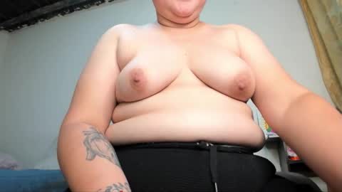 Snapshot of noha_whiite chatting on December 4, 12:31 am Noha online show from December 4, 12:31 am