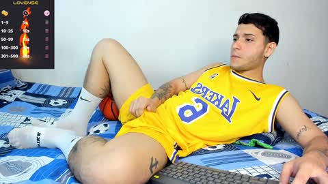Snapshot of noha_white chatting on December 15, 5:10 pm Noha online show from December 15, 5:10 pm