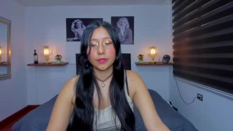 Snapshot of nohemi_louse chatting on February 5, 7:53 pm Nohemi online show from February 5, 7:53 pm
