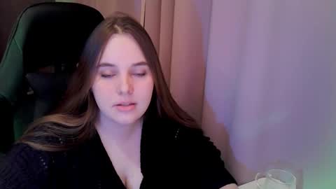 noir_ember_ online show from March 10, 5:18 pm