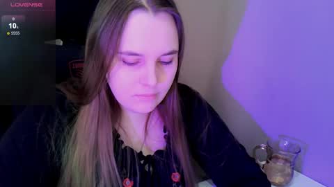 noir_ember_ online show from March 29, 5:13 pm