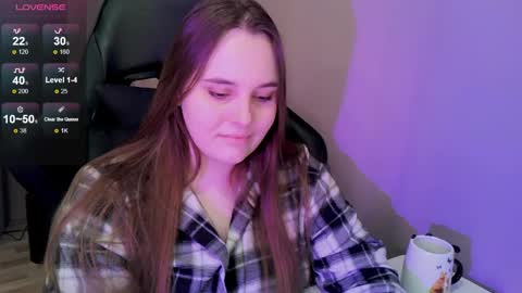 noir_ember_ online show from April 8, 4:07 pm