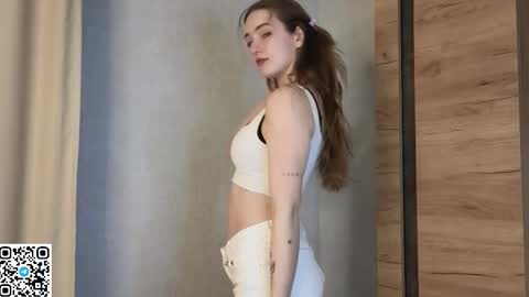 Snapshot of noirastrya chatting on February 26, 6:12 am Sophie online show from February 26, 6:12 am