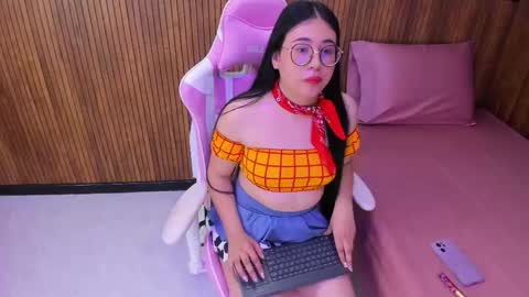 Nahomi online show from December 3, 5:04 am