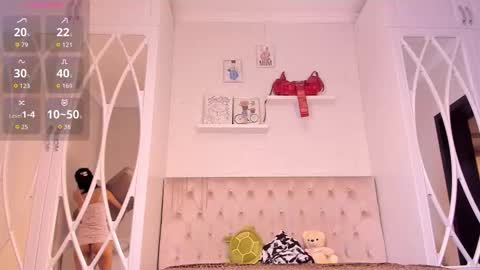 Snapshot of nooniemoon chatting on October 20, 3:18 am nooniemoon online show from October 20, 3:18 am