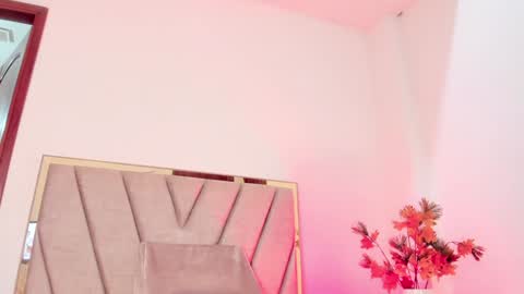 Snapshot of nora_dasilva chatting on December 6, 12:45 am Nora Da Silva online show from December 6, 12:45 am