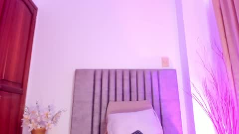 Snapshot of nora_dasilva chatting on December 7, 5:20 pm Nora Da Silva online show from December 7, 5:20 pm